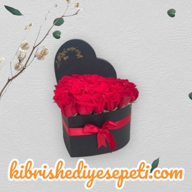 Kalpte 27 Kırmızı Gül Kalpte 27 Kırmızı Gül