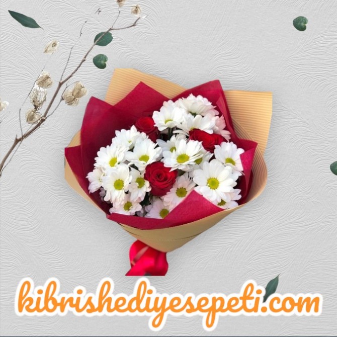 Krizantem ve 3 Kırmızı Gül Buketi Krizantem ve 3 Kırmızı Gül Buketi