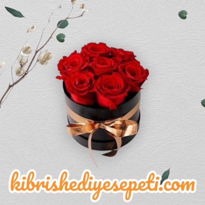 Kutuda 7 Kırmızı Gül Kutuda 7 Kırmızı Gül