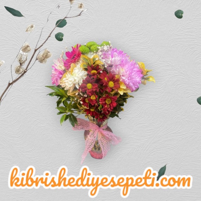 Vazoda Karışık Çiçekler Vazoda Karışık Çiçekler