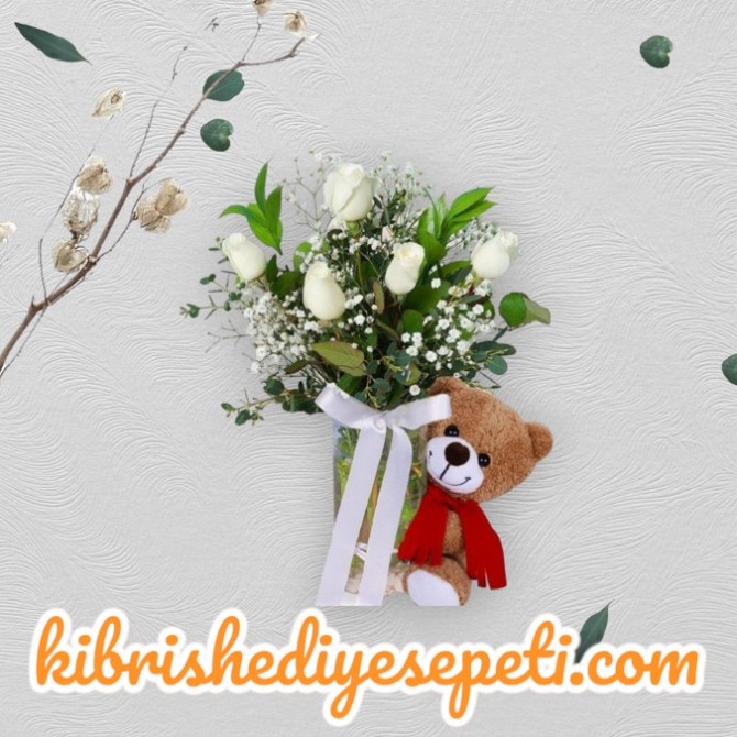 Vazoda 5 Beyaz Gül Ayıcık Vazoda 5 Beyaz Gül Ayıcık