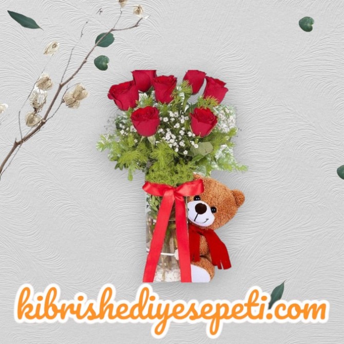 Vazoda 7 Kırmızı Gül Ayıcık Vazoda 7 Kırmızı Gül Ayıcık