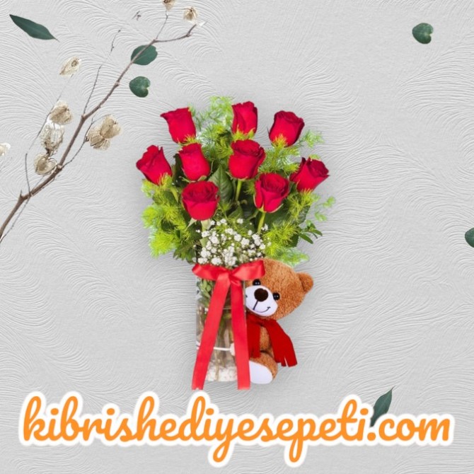 Vazoda 9 Kırmızı Gül Ve Ayıcık Vazoda 9 Kırmızı Gül Ve Ayıcık