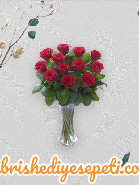 12 Kırmızı Gül Vazosu