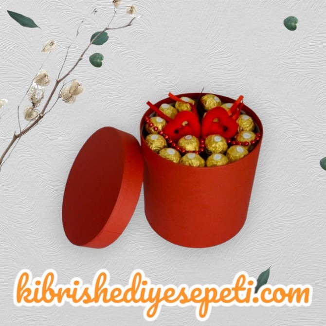 Orta Boy Silindir Kutuda 16 Çikolata Orta Boy Silindir Kutuda 16 Çikolata