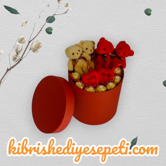 Orta Boy Silindir Kutuda 4 Ayıcık ve 10 Çikolata Orta Boy Silindir Kutuda 4 Ayıcık ve 10 Çikolata