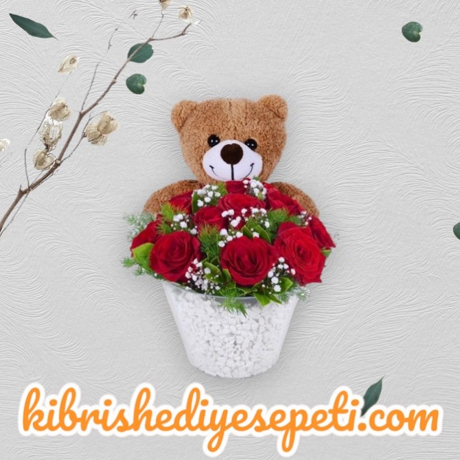 Cam Vazoda 10 Kırmızı Gül ve Ayıcık Cam Vazoda 10 Kırmızı Gül ve Ayıcık