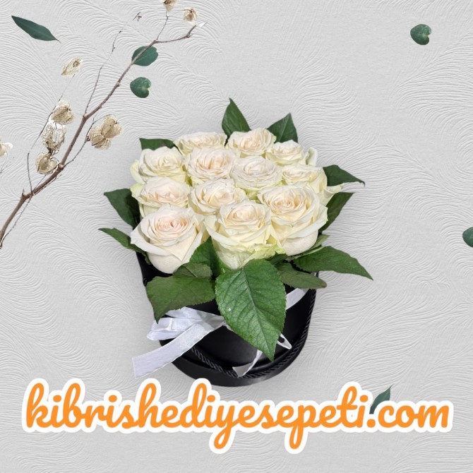 Kutuda 12 Beyaz Gül Kutuda 12 Beyaz Gül
