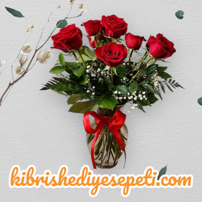 Vazoda 7 Kırmızı Gül Vazoda 7 Kırmızı Gül