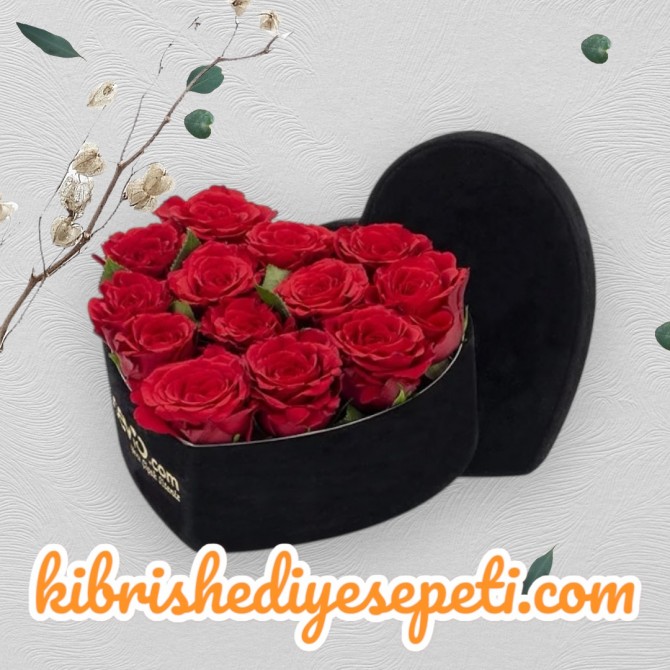 Kalpte 13 Kırmızı Gül Kalpte 13 Kırmızı Gül