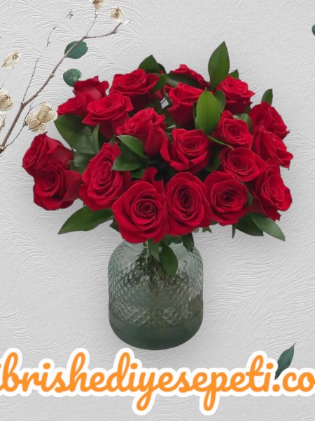 21 Kırmızı Gül Vazosu