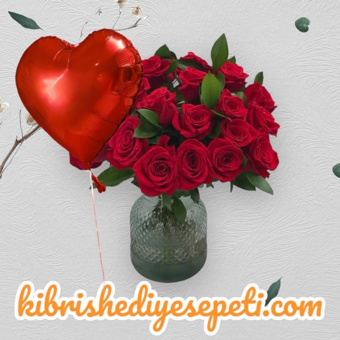 Vazoda 21 Kırmızı Gül Ve Balon Vazoda 21 Kırmızı Gül Ve Balon